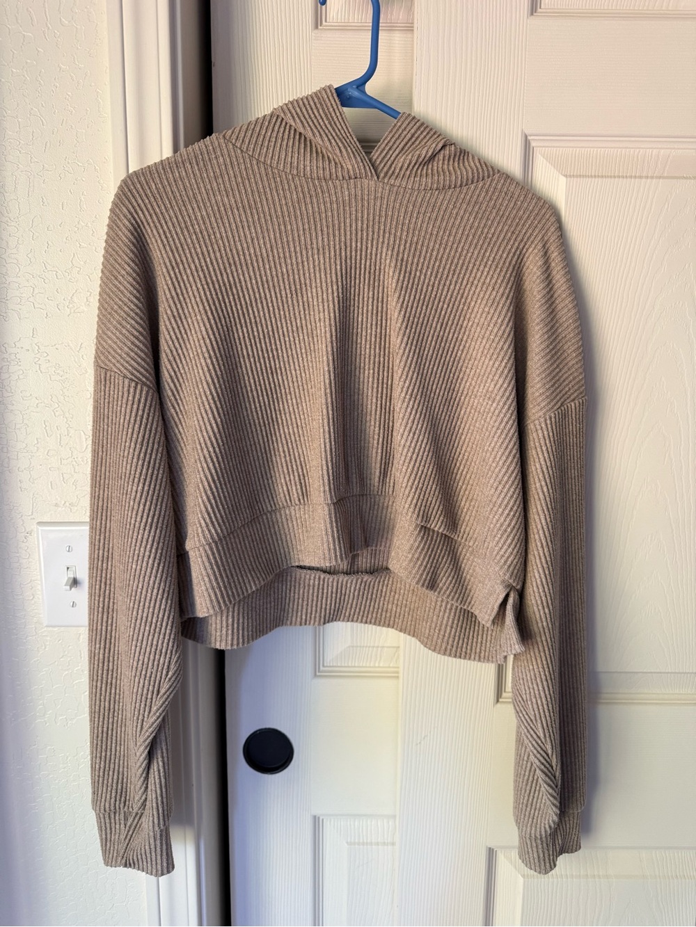 ALO cropped ribbed light brown/tan hoodie sweatshirt size Medium